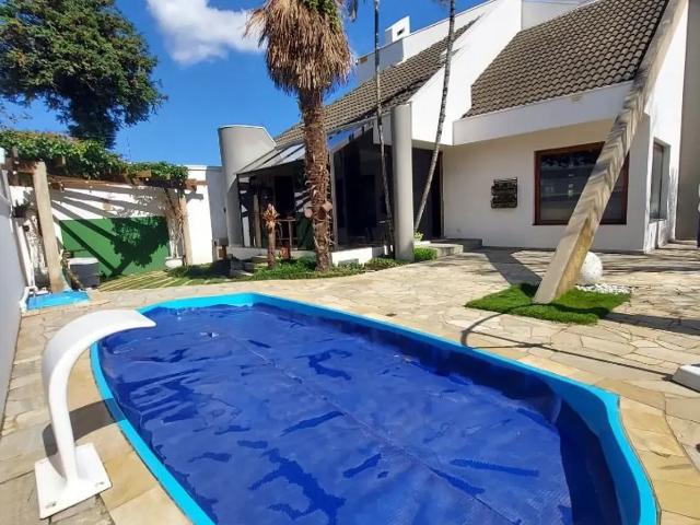 Casa no Ahú de 380 m² com 4 quartos