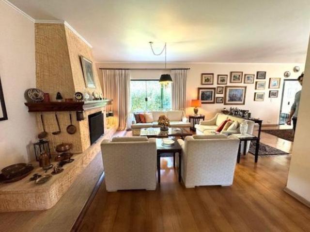 CASA NO ALTO DA BOA VISTA COM 4 DORMITÓRIOS, JARDIM, SALÃO DE FETAS E CHURRASQUEIRA