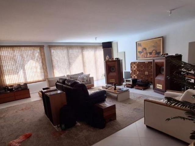 Casa no Alto da Lapa com Piscina, Suíte e 4 Vagas – Conforto e Exclusividade