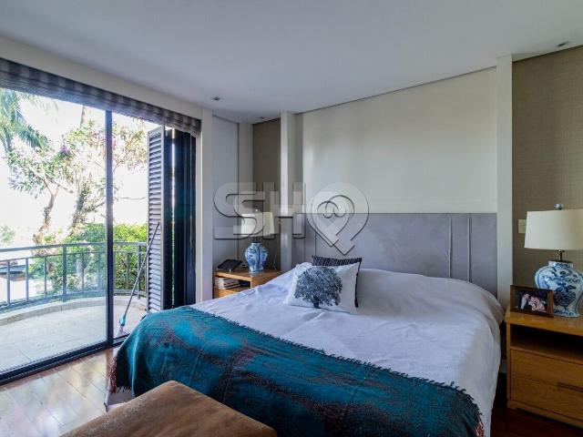 Casa no Alto de Pinheiros com 4 dormitórios