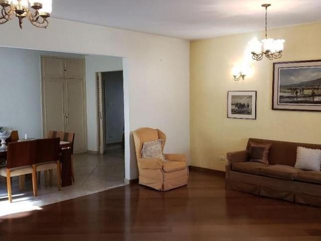 Casa no Alto de Pinheiros 4 Dormitórios sendo 1 Suíte 450m² de terreno