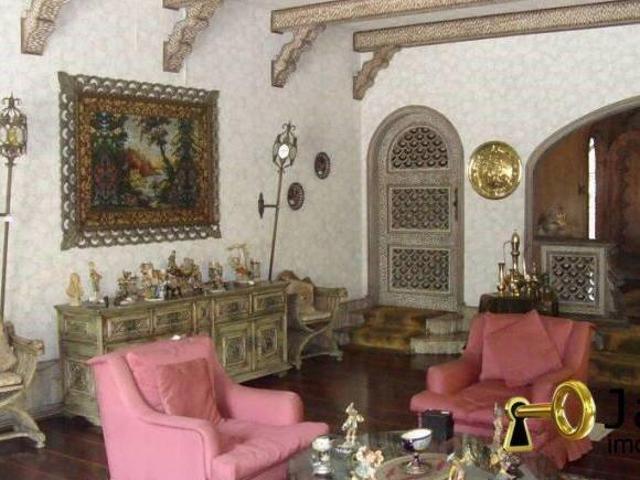 CASA NO ALTO DE PINHEIROS