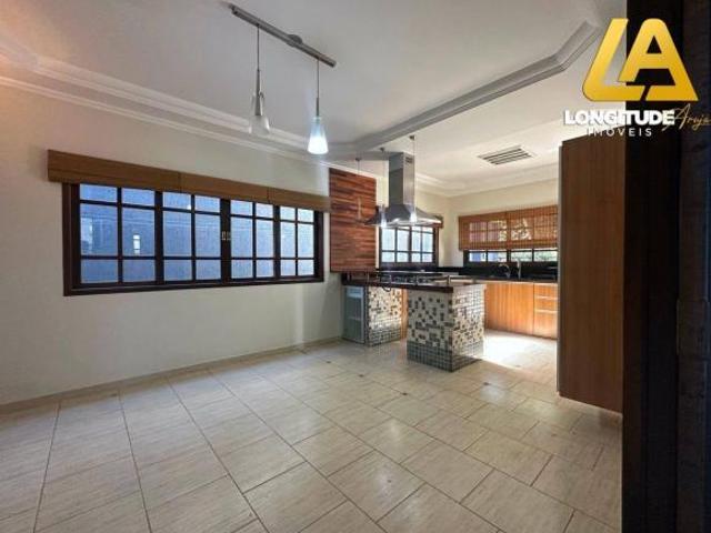 Casa no Arujá Ville l com suíte master, varanda e fundos para mata