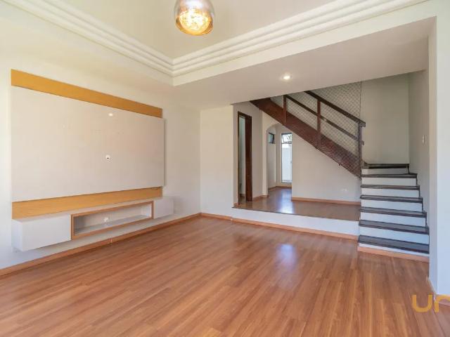 Casa no Bacacheri de 184 m² com 4 quartos