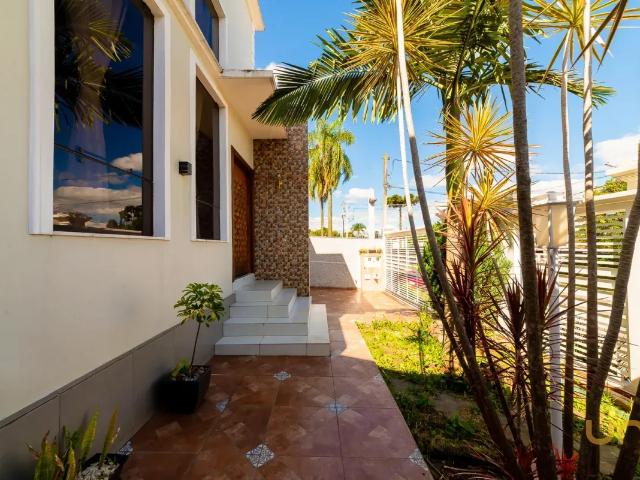 Casa no Bacacheri de 450 m² com 6 quartos