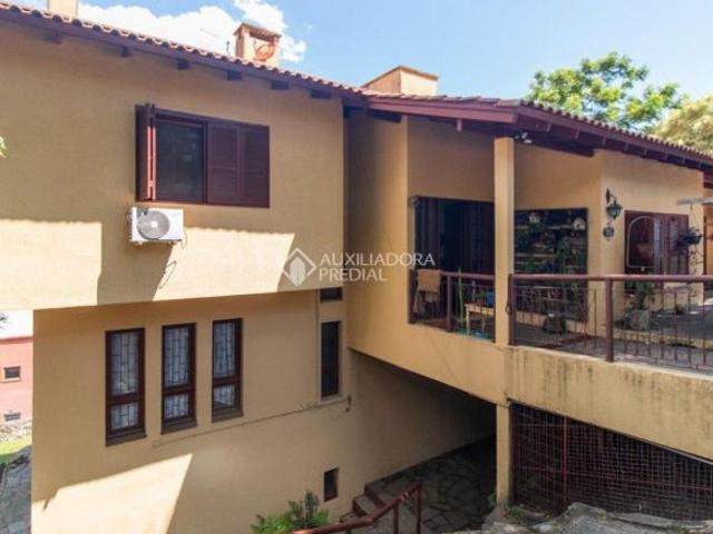 Casa no bairro Teresópolis, 4 suítes com vista privilegiada!