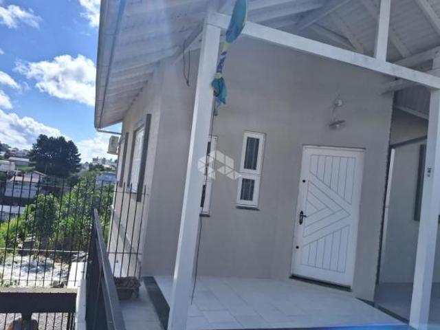 CASA NO BAIRRO CRUZEIRO EM FARROUPILHA