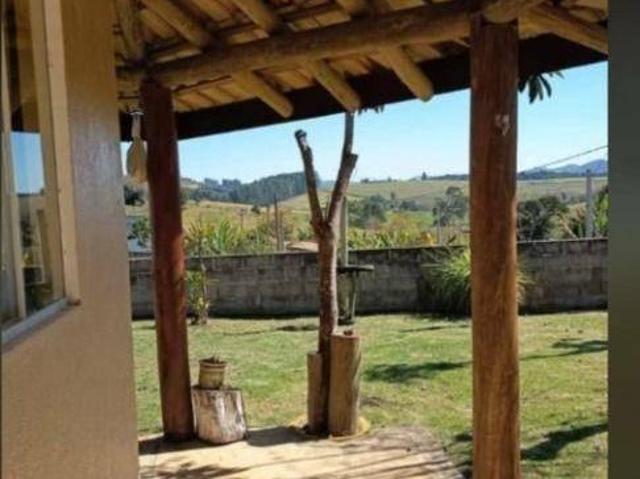 Casa no Bairro da Grama, em Paraibuna