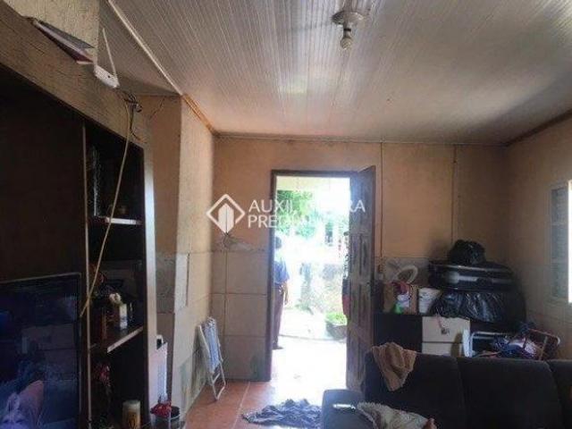 Casa com pátio Amplo terreno de 12 x 30, com 2 casas no terreno