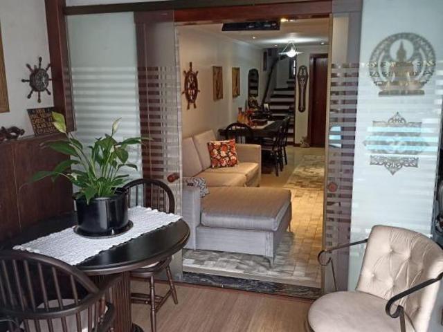Casa no bairro Hípica 4 dormitórios