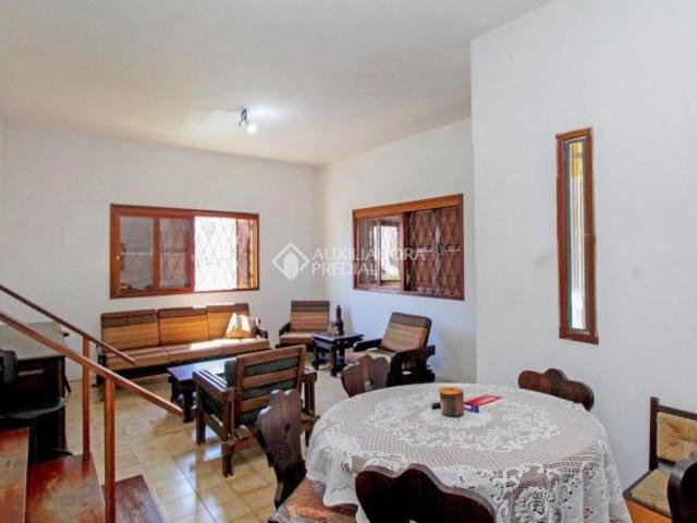 CASA NO BAIRRO JARDIM BOTÂNICO, PARTE ALTA. PERFIL PARA RESIDÊNCIA OU COMERCIAL