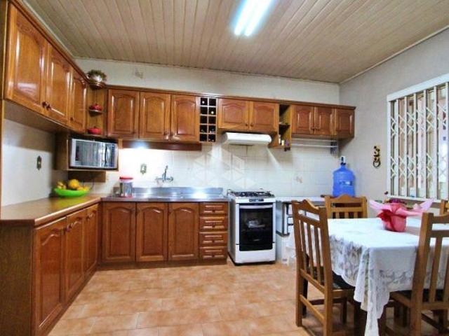 Casa no bairro medianeira, com 4 dormitórios