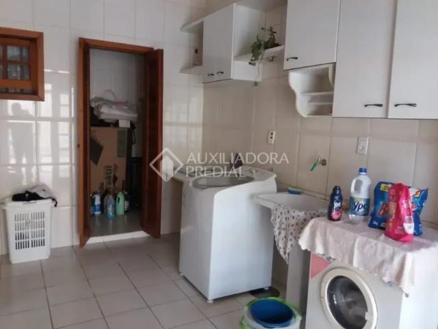 Casa no Cristal de 4 quartos, 5 banheiros sendo 2 suites casal e Box