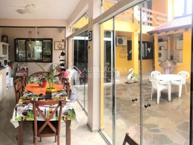 Casa no bairro Parque Santa Fé
