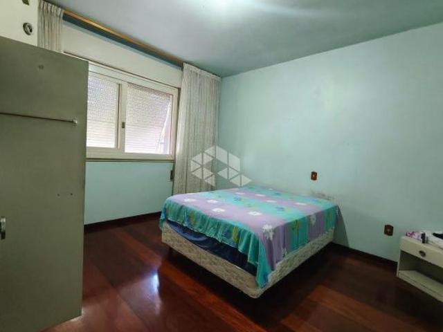 Casa no Bairro São Bento com dois pavimentos, 6 quartos