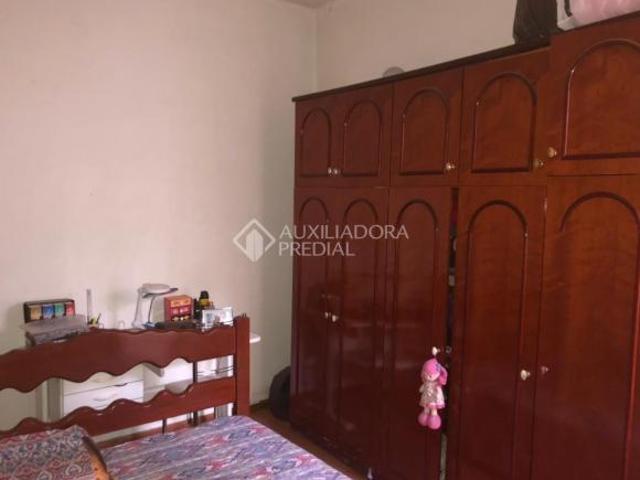 Casa no Bairro São João com 3 quartos, cozinha, lavanderia e canil