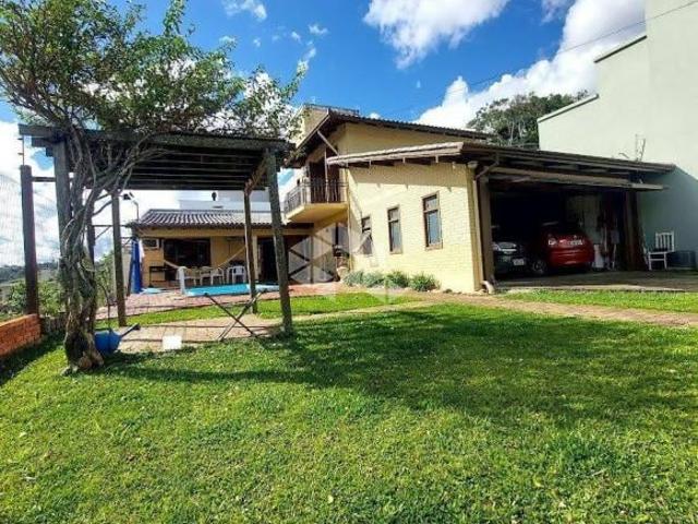 Casa no bairro Santa Rita de 3 quartos, sendo 2 suítes na parte superior