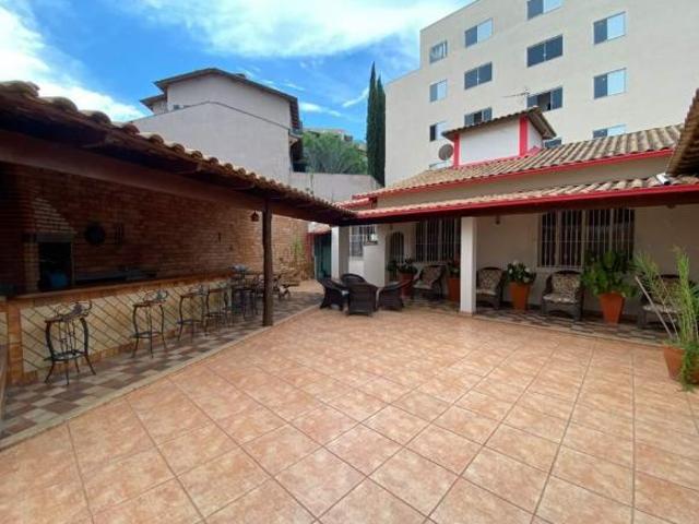Casa no Belvedere com área gourmet e localização segura