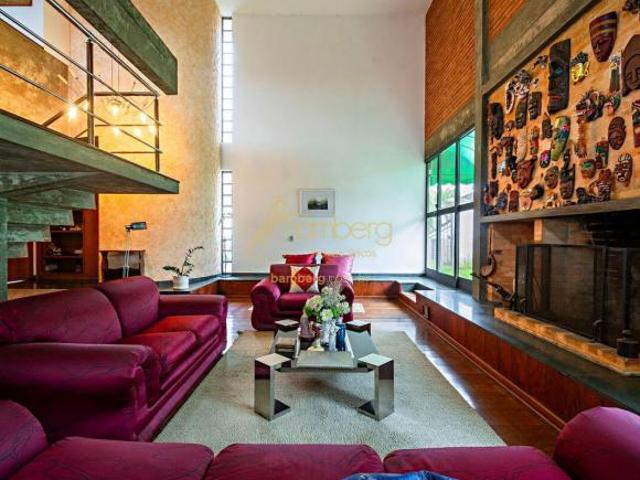 Casa no Bolsão de Interlagos / projeto moderno em concreto / ambientes amplos e arejados