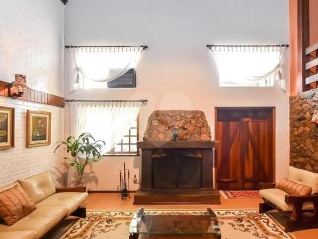 Casa no Cabral | 5 quartos | 3 suítes | 5 vagas