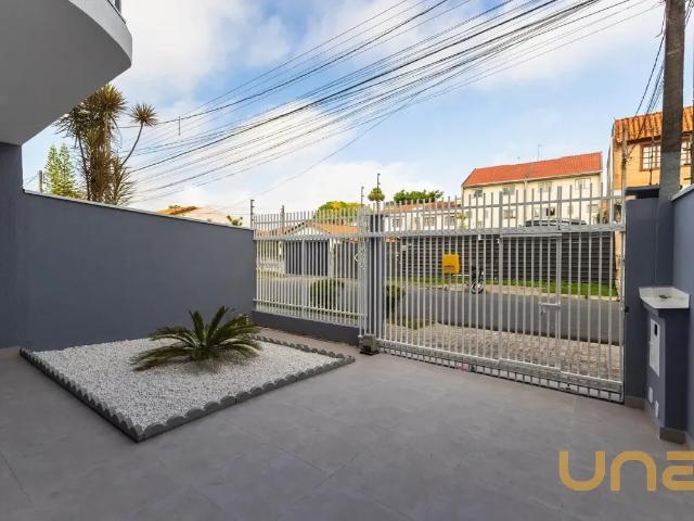 Casa no Cajuru de 256 m² com 3 quartos
