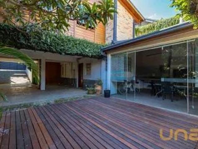 Casa para alugar 4 quartos, 335 m² em Campina do Siqueira, Curitiba