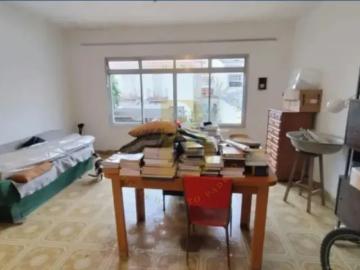 Casa no Campo Belo com Ampla Área Externa, 4 Dormitórios e Edícula