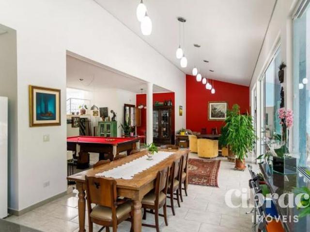 Casa no Campo Comprido, de 489,00m², com 3 quartos