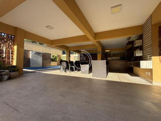 Casa no Campolim: 392m², 3 Suítes Climatizadas, Piscina, Gourmet e 4 Vagas