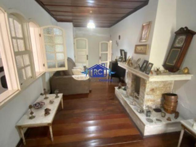 Casa No Centro Da Cidade ! Composta Por 2 vagas, 02 Salas,01 Banho Social, Jardim de inverno