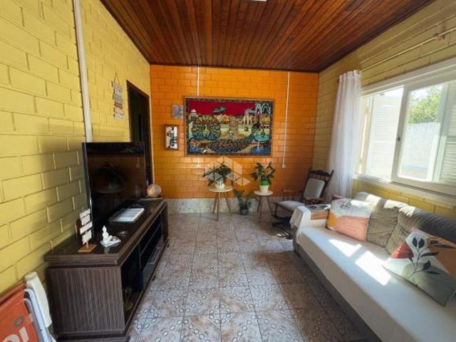 Casa no Centro de Esteio/RS com 3 dormitórios piscina e pátio privativo
