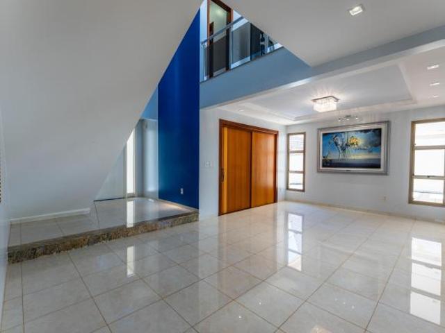 CASA NO CONDOMINIO SOLAR DE BRASILIA TERRENO DUPLO 4 SUITES AREA GOURMET JARDIM BOTANICO, BRASILIA