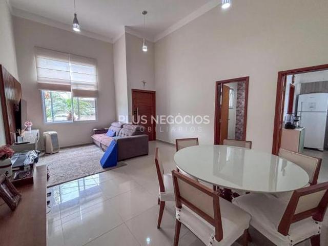Casa no Condomínio Villa do Bosque em Sorocaba com Piscina Aquecida, 3 Suítes e área gourmet com Chu