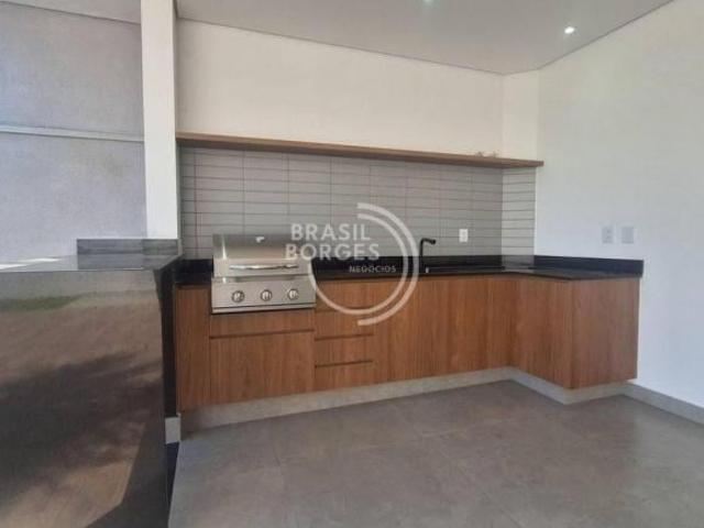 Casa no condomínio Villa Olympia com 3 dormitórios