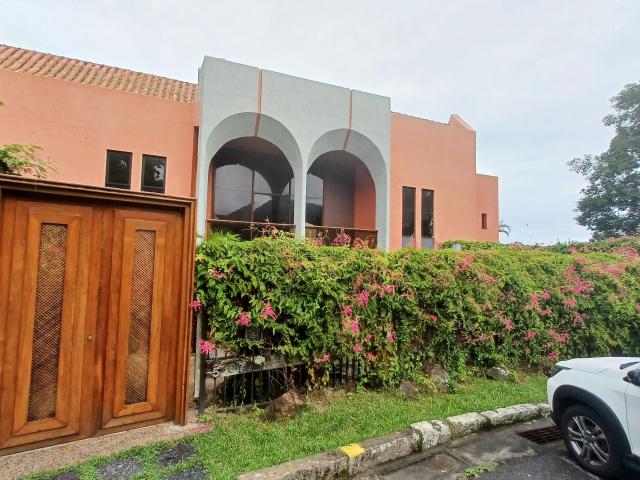 Casa no exclusivo bairro do Joá