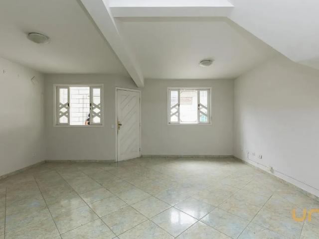 Casa no Guabirotuba de 147 m² com 3 quartos