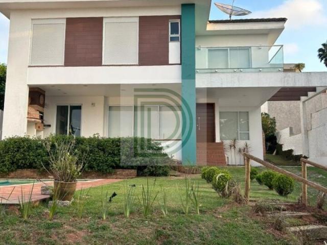 Casa no Golf Park com vista para o Golf Club, 3 suítes, piscina climatizada e 4 vagas