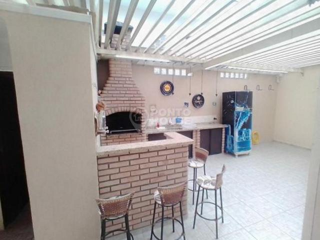 Casa no Ipiranga com 192m², 4 dormitórios, 2 Suítes, 4 Banheiros e 4 Vagas