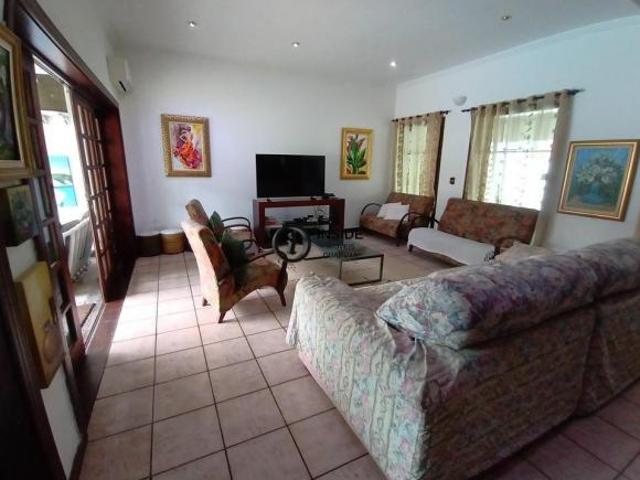 Casa no Jardim Acapulco com 5 quartos