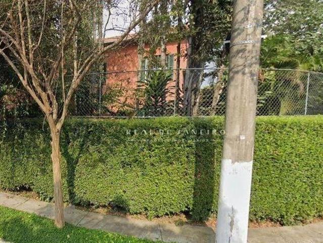 Casa no Jardim América: 572 m² de terreno e 393 m² de área
