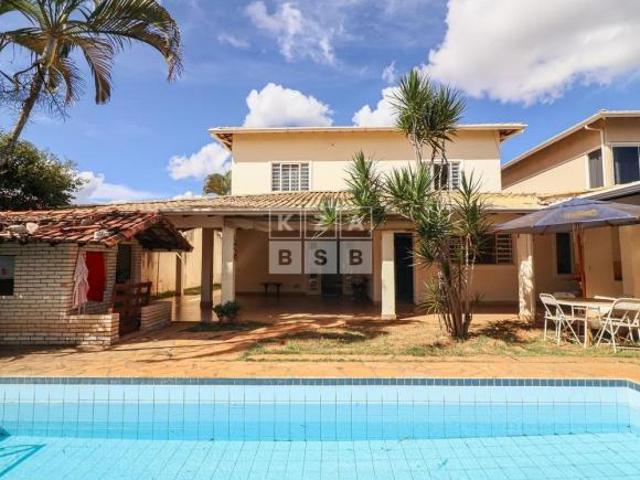 Casa no Jardim Botânico! Com 4 quartos no Condomínio Parque Jardim das Paineiras
