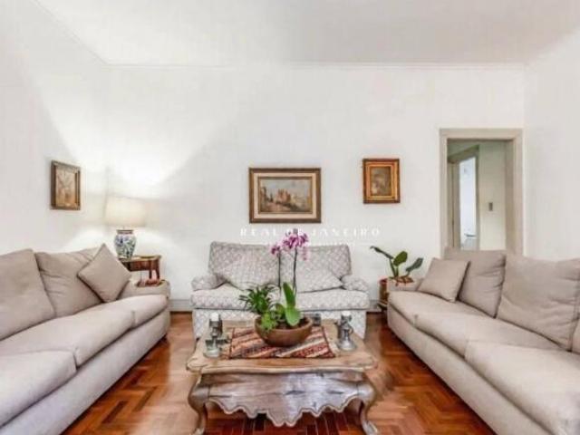 Casa no Jardim Europa: 480 m² de terreno, suites e 3 vagas