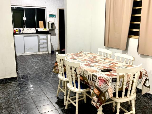 Casa no Jardim Guadalajara com Espaço e Conforto
