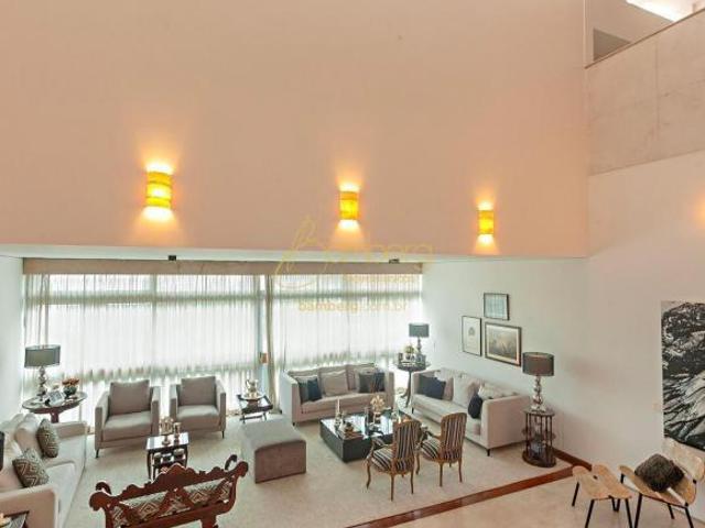 Casa no Jardim Guedala com 5 dormitórios 4 suítes em terreno de 1.339 m²