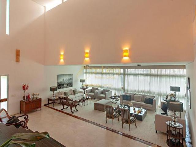 Casa no Jardim Guedala com 5 dormitórios 4 suítes em terreno de 1.339 m²