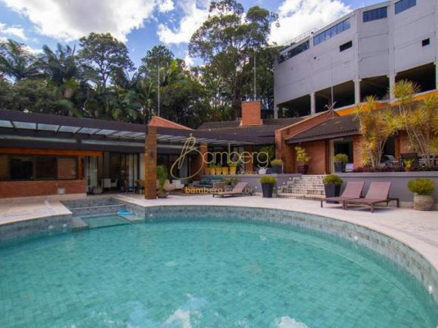 Casa no Jardim Guedala, em terreno de 2.605 m2 com 4 quartos/4 suítes, e 837 m2 de área útil!