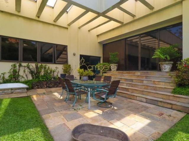 Casa no Jardim Leonor em rua Fechada!