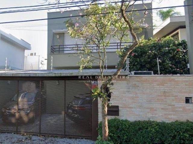 Casa no Jardim Luzitania: 270 m², 3 suítes e 2 vagas