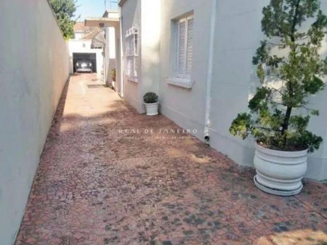 Casa no Jardim Paulista: 476 m² de terreno, 4 quartos e 3 vagas