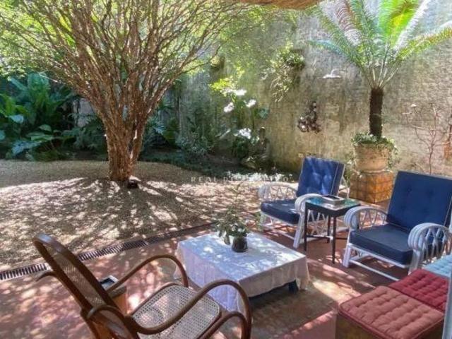Casa no Jardim Paulistano: 332m² de terreno e 240 m² de área